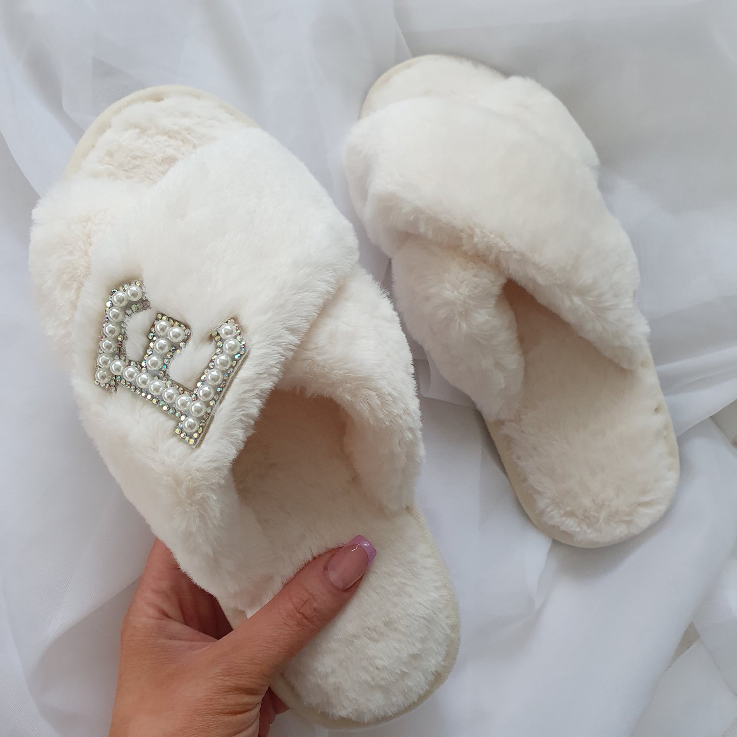 SINGLE INITIAL cream fluffy slippers with silver diamante