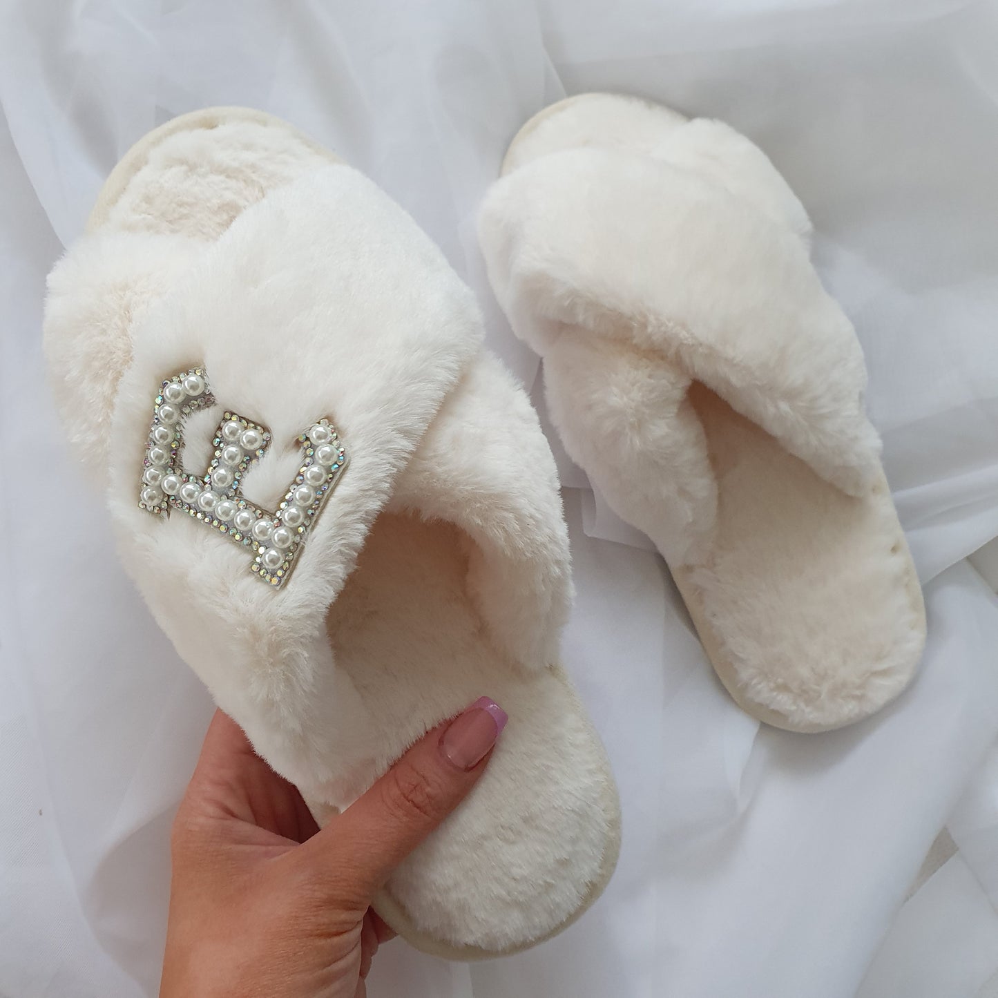 SINGLE INITIAL cream fluffy slippers with silver diamante